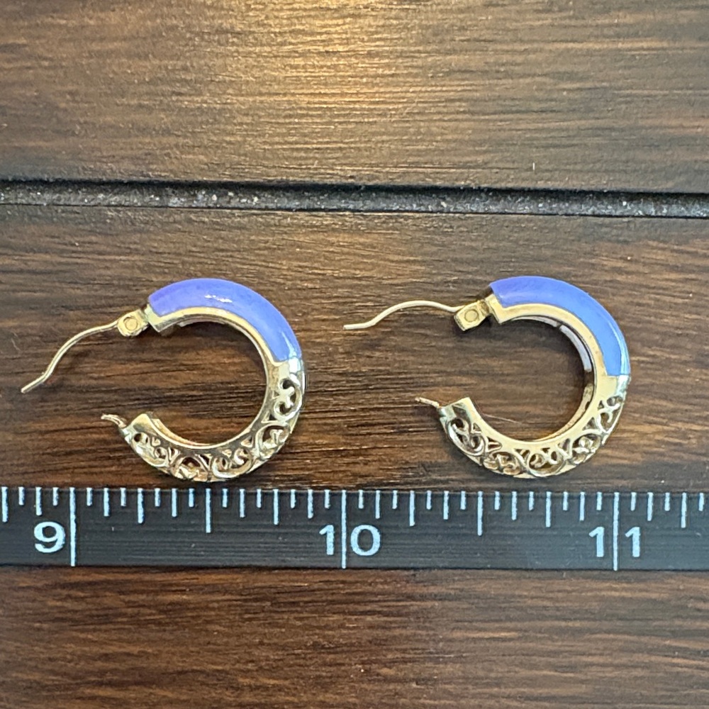 14k Gold and lavender Jade Hoop Earrings - Picture 3 of 6